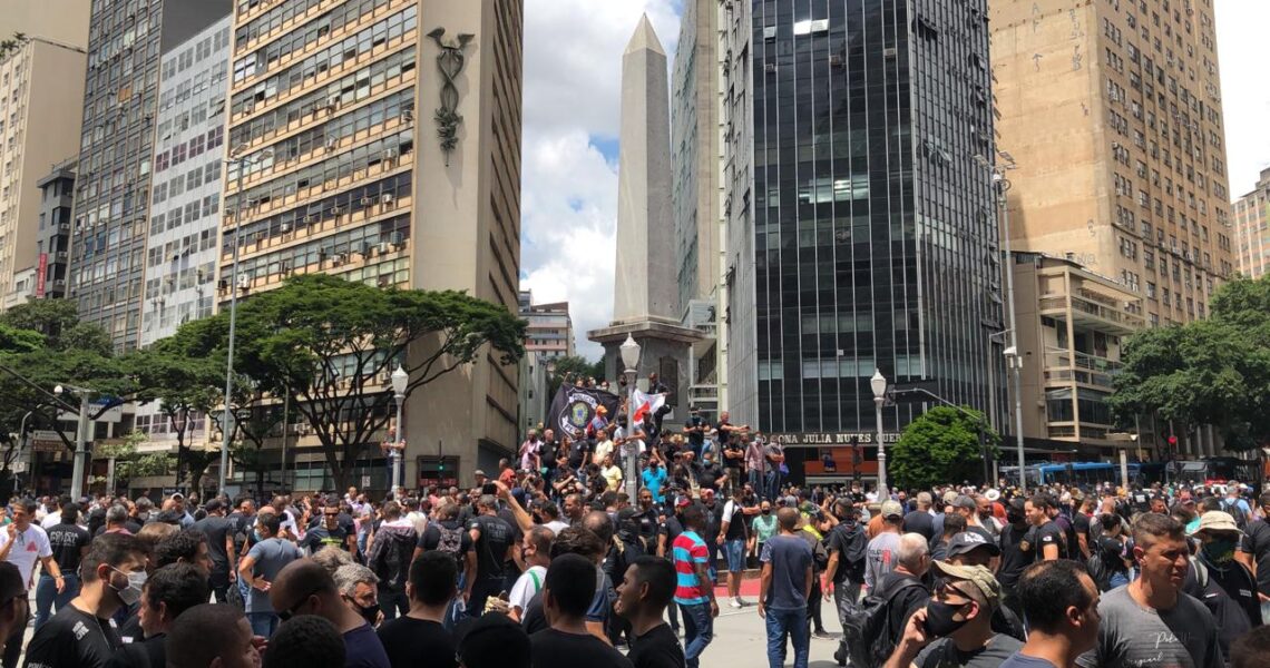 Servidores da Segurança fazem protesto em BH