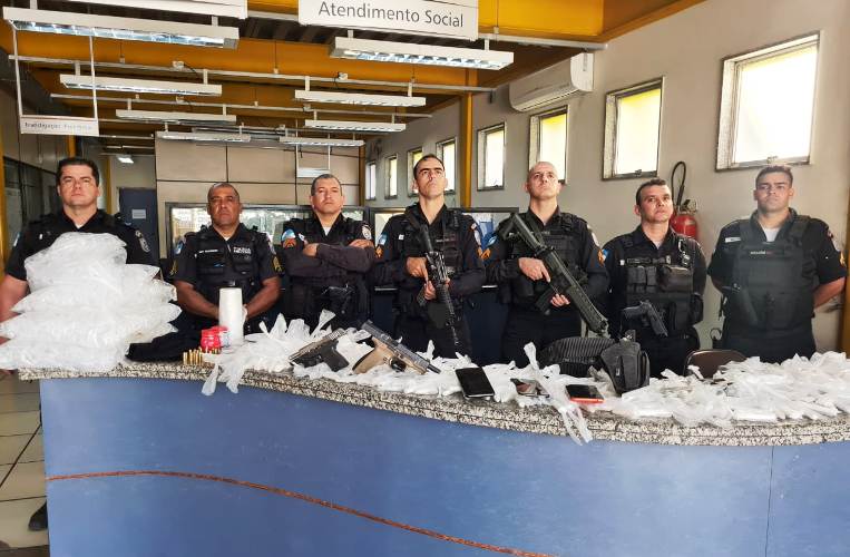 PMERJ prende foragidos com drogas e armas