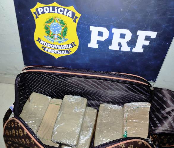 PRF prende jovem com cerca de 6 kg de cocaína