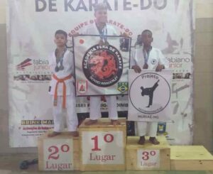 Atletas de Muriaé brilham na Copa Itararé de Karatê