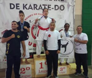 Atletas de Muriaé brilham na Copa Itararé de Karatê