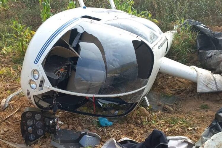 Queda de helicóptero deixa duas pessoas feridas