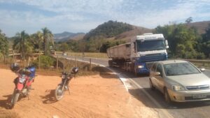 Motorista fica ferida em acidente na Estrada do Vermelho