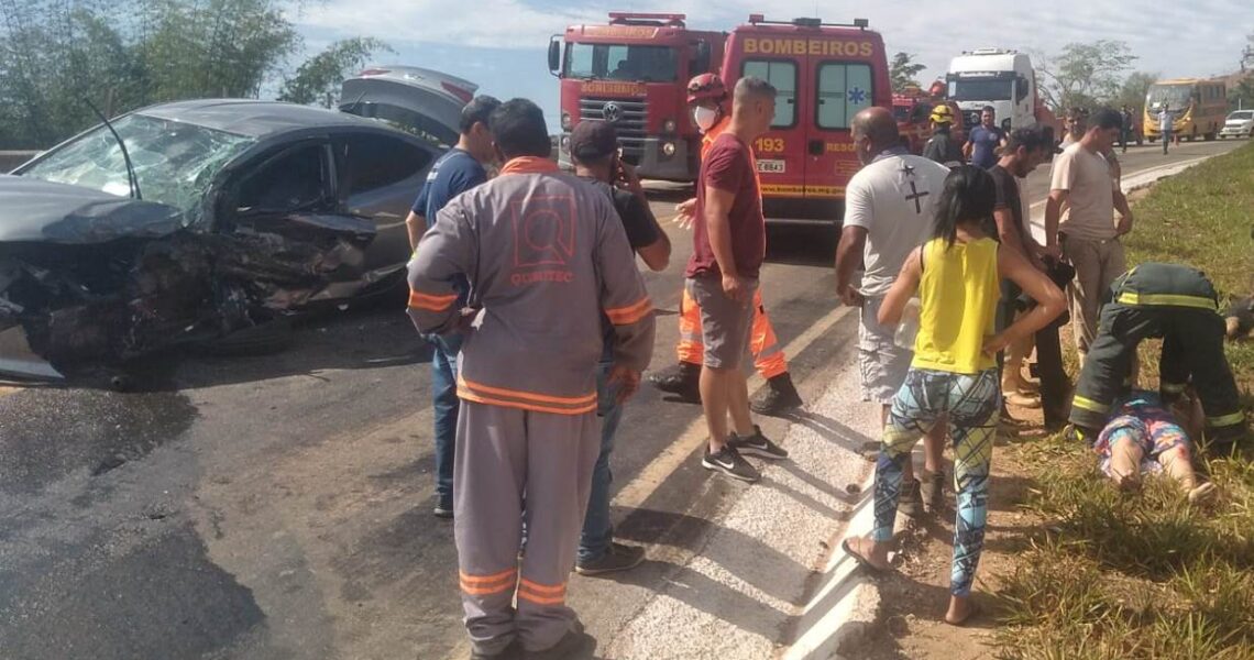 Motorista fica ferida em acidente na Estrada do Vermelho