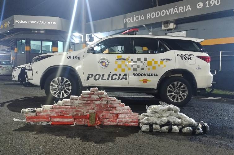 Carro com placas de Muriaé é apreendido com drogas