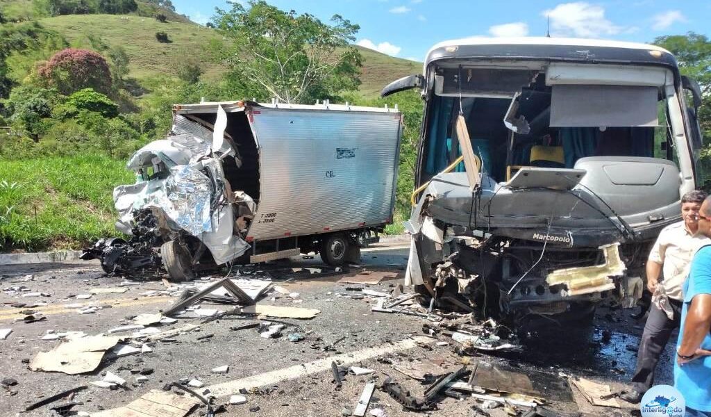 Acidente deixa mais de 20 feridos e um morto