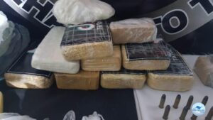 Sub Metralhadora e 10 Kg de cocaína foram apreendidas