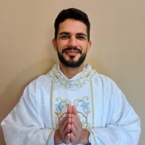 Padre Douglas está desaparecido