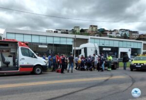 Caminhão e moto se chocam na BR 116