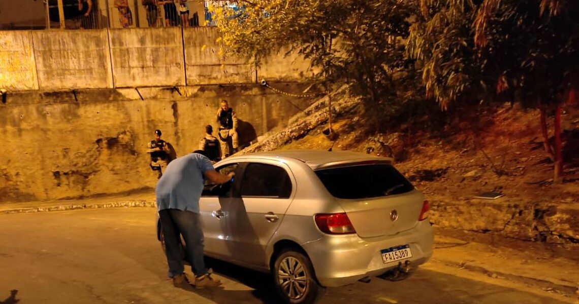 Homem é assassinado dentro de carro