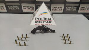 Ações da PM aprendem arma e drogas