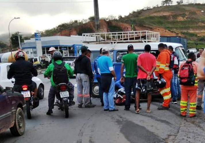 Motoqueiro fica ferido em acidente na BR 116