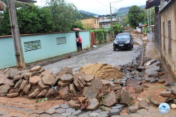 Temporal causa estragos em Silveira Carvalho