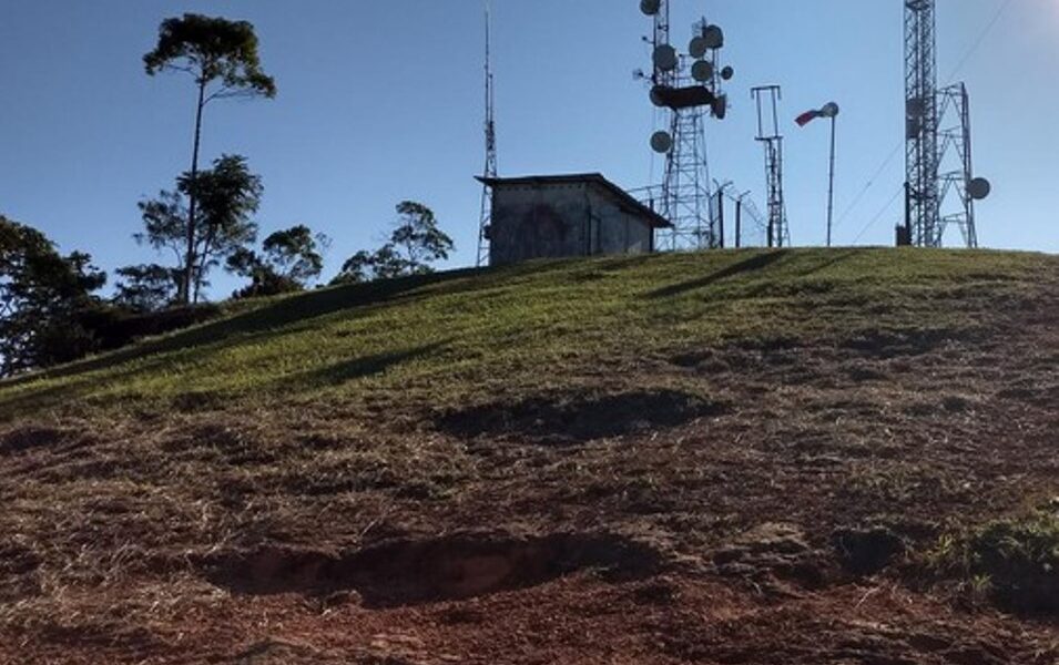 Homem morre ao saltar de parapente