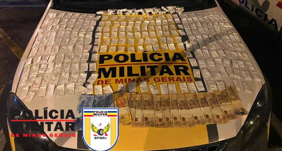 Polícia Militar prende homem com 720 papelotes de cocaína