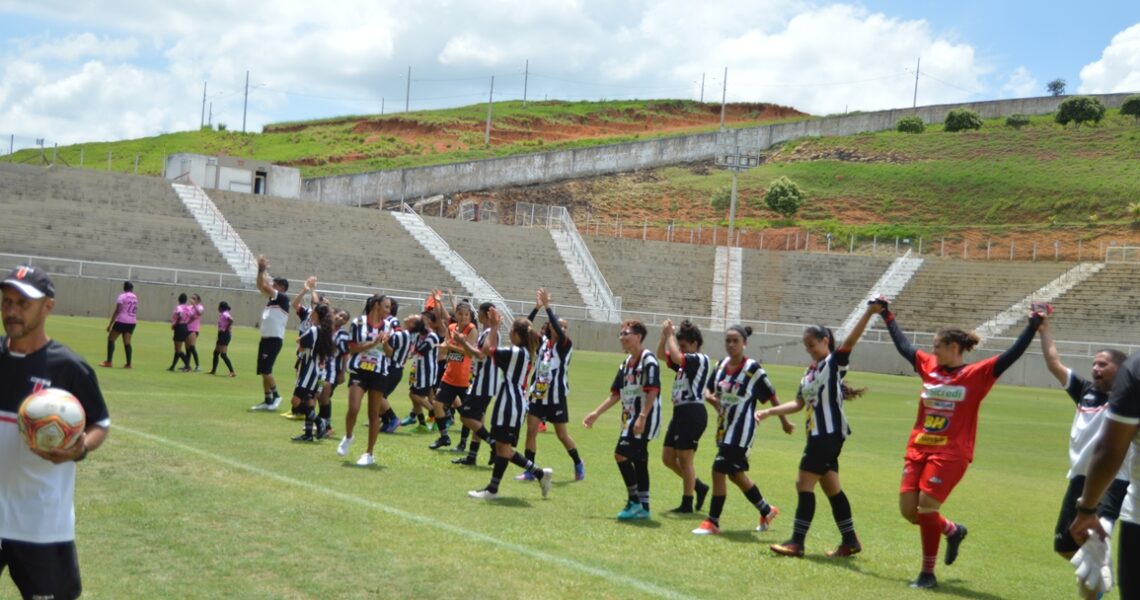 Time feminino do NAC goleia Serrania