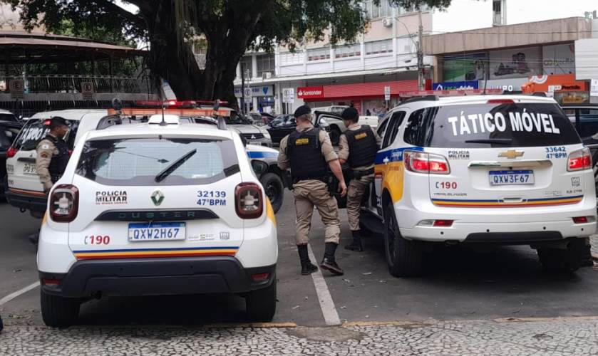 Jovem é preso com arma e drogas no Padre Tiago