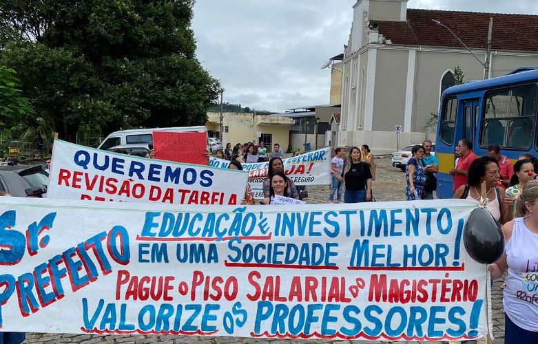 Miradouro: Servidores Municipais fazem manifestação