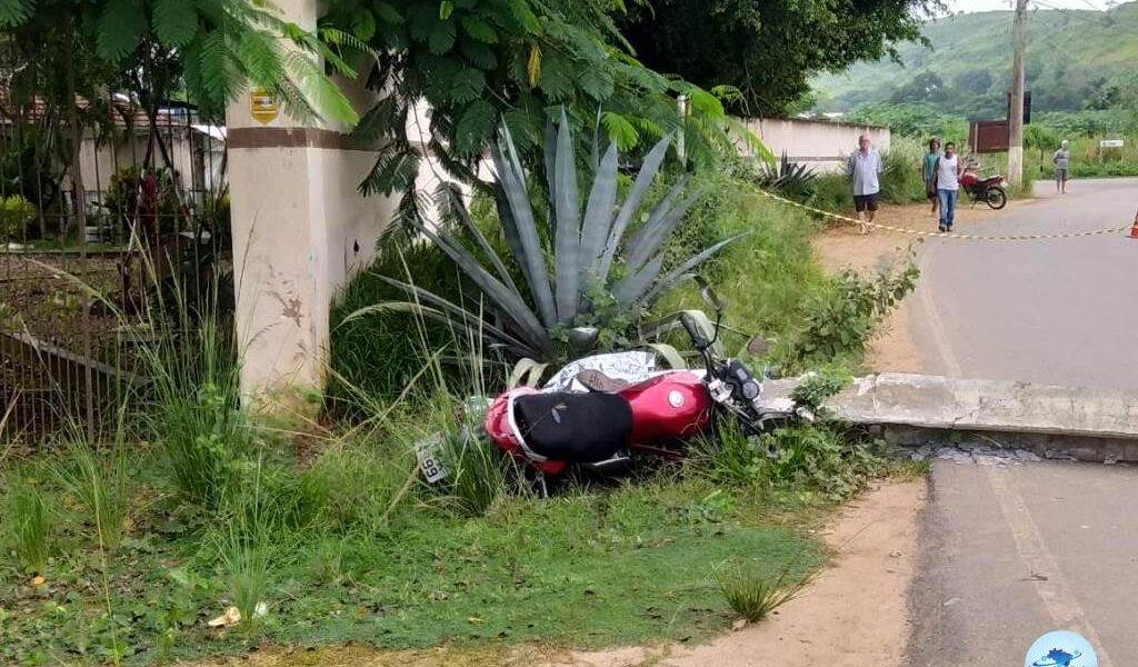 Motociclista morre em acidente no Divisório