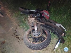 Motociclistas ficam feridos em acidente