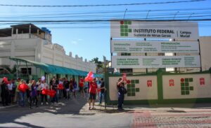 Funcionários do IF Campus Muriaé realizam manifestação 