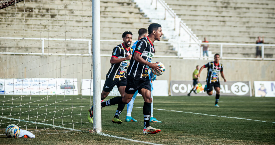 NAC vence e fica no Módulo II