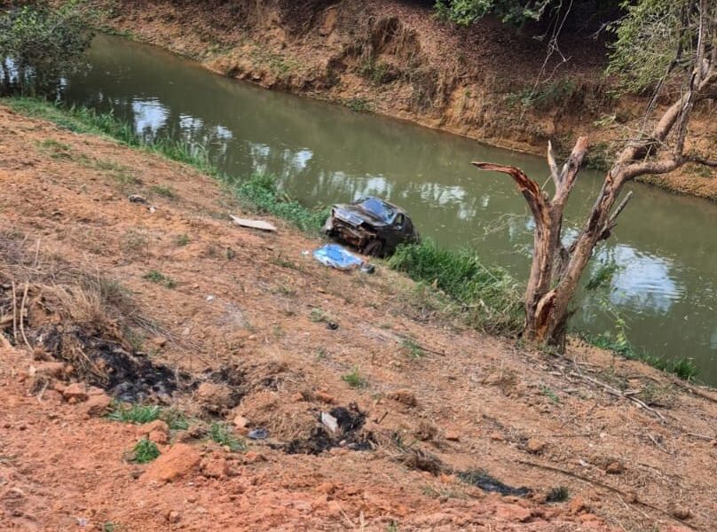 Mulher morre após capotamento