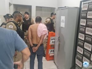 Dupla é presa por tráfico pela Polícia Militar