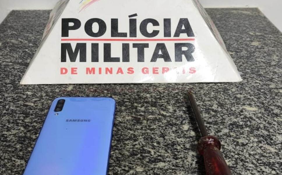 PM prende autor de roubo e recupera celular