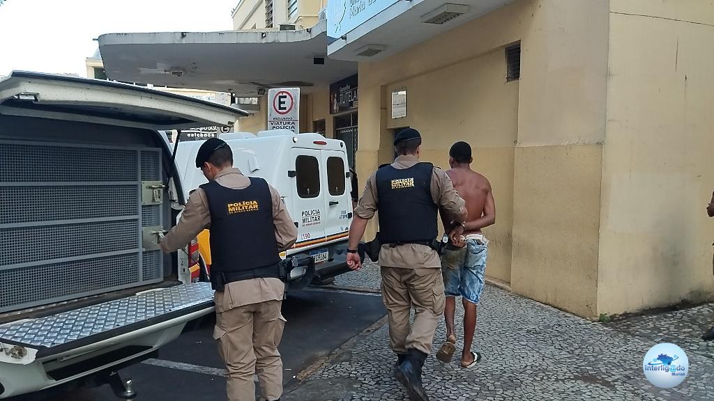 PM aprende suspeitos e drogas no Inconfidência