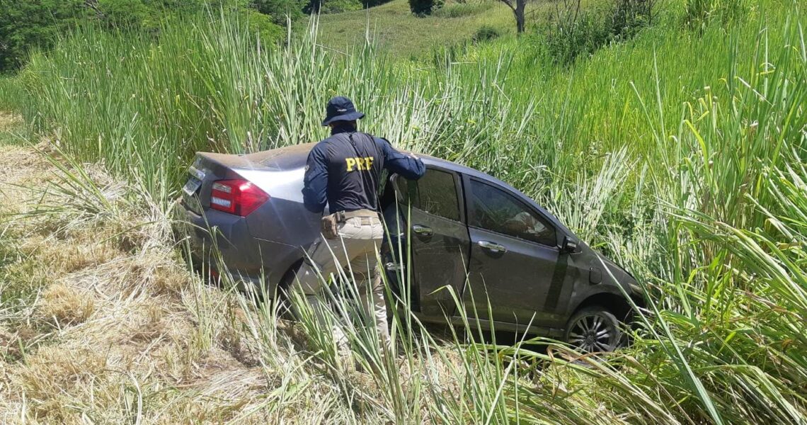 Veículo sai da pista na BR 356