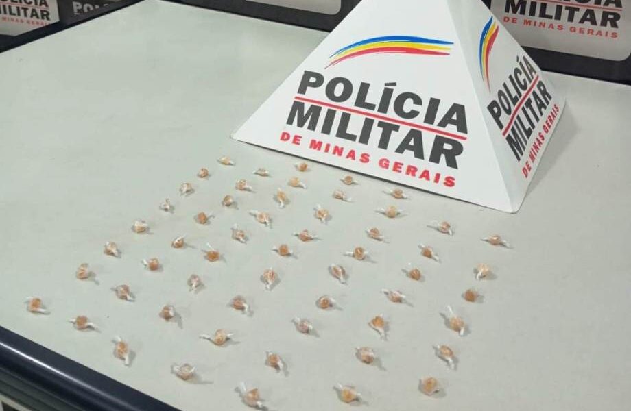 Homem é detido com pedras de crack na Barra
